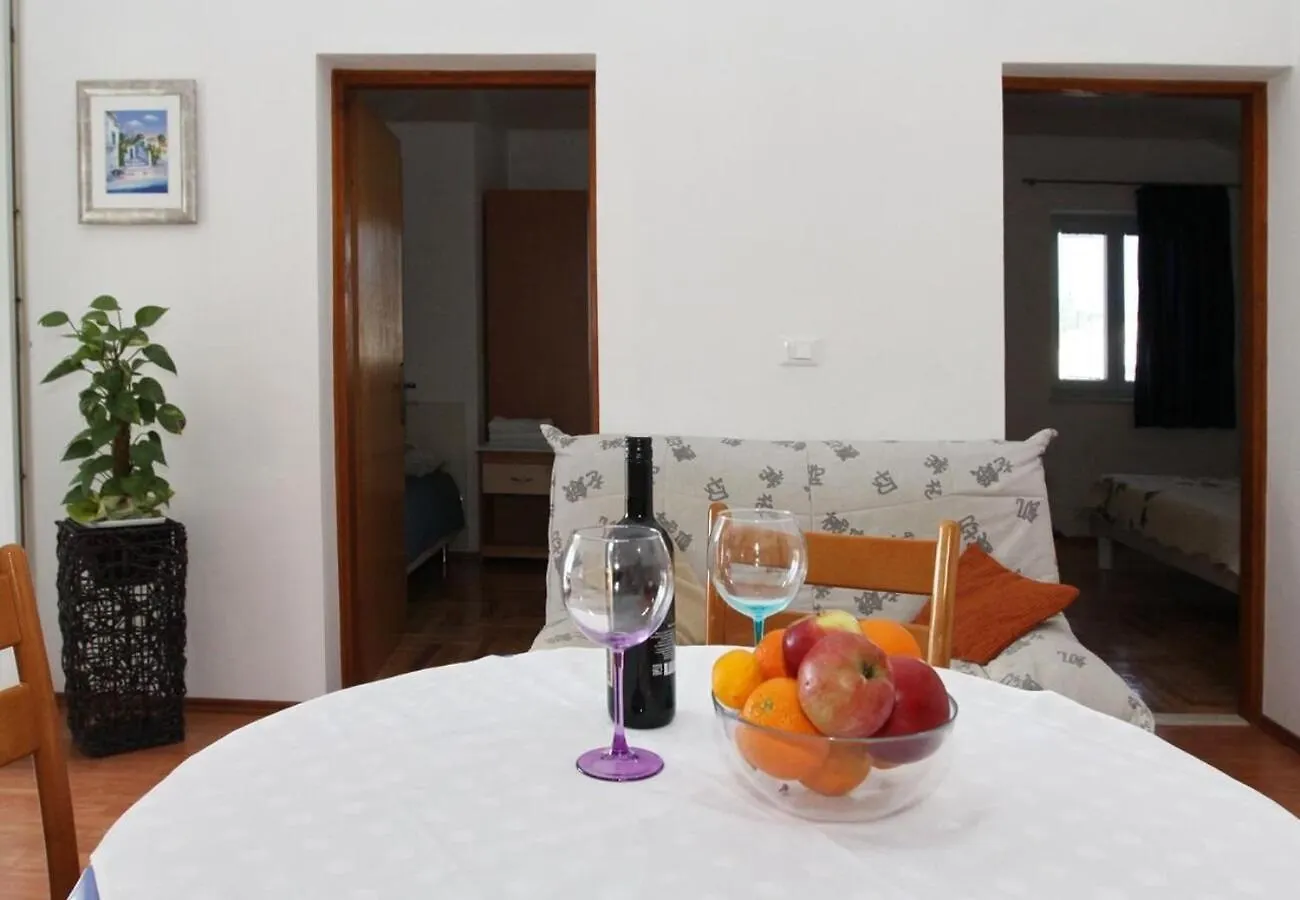 Apartments Mari 佩特坎内