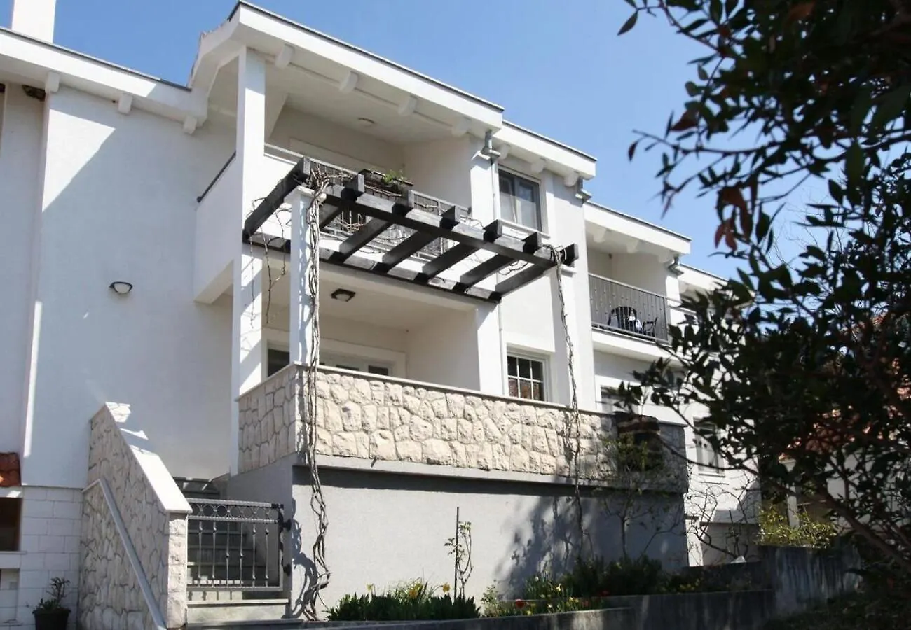 Apartments Mari 佩特坎内